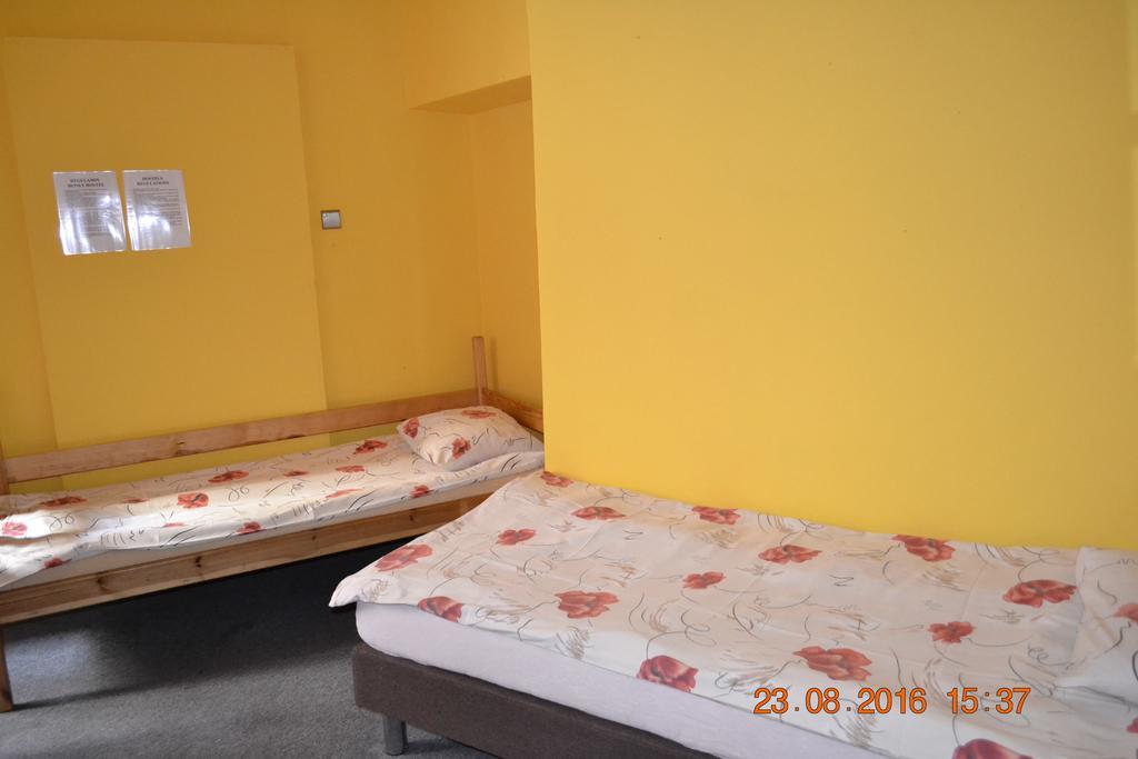 Honey Hostel Cracovia Esterno foto