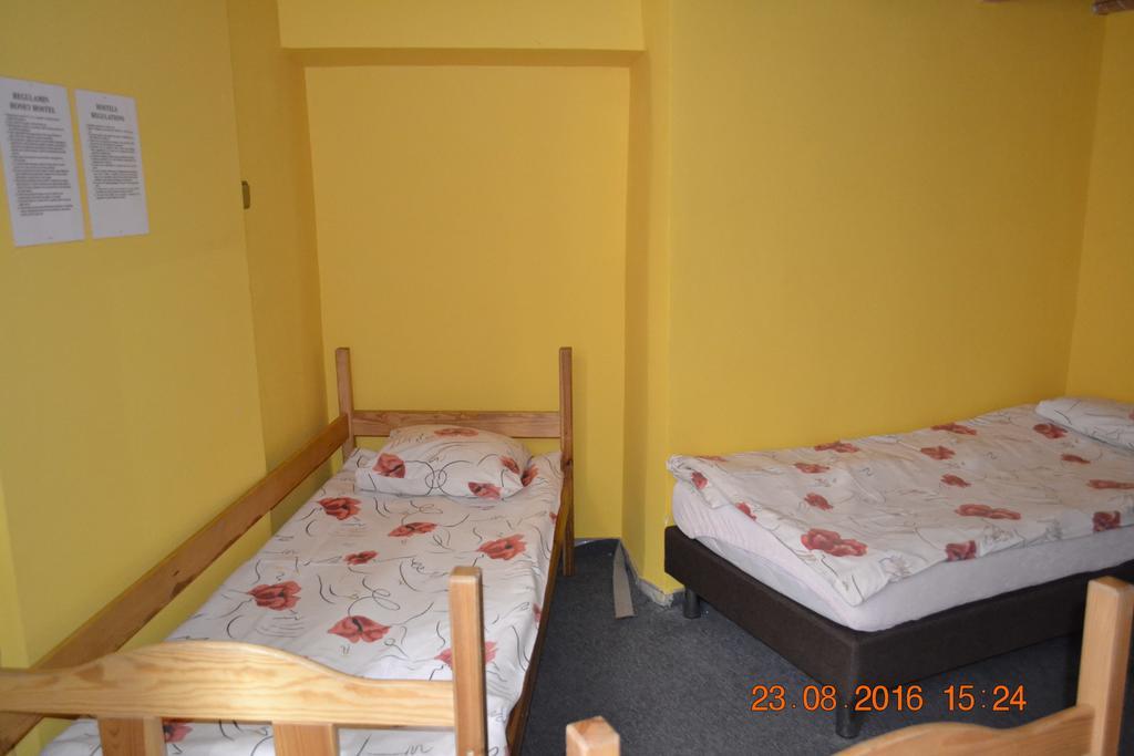 Honey Hostel Cracovia Esterno foto